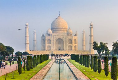 Gündoğumu Taj Mahal Hindistan'da kabrinde görünümünü.