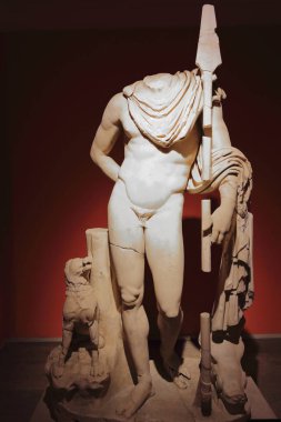 Antalya, Türkiye-Mart 29, 2015: yerel Arkeoloji Müzesi-Müzesi 50.000 evler ve Pamfilya, Likya, Phrygia, Güney Pisidya ve c.650 kms.of kıyı şeridi 104 sitelerinde bulunan 12.000 nesnelerini görüntüler.