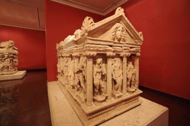 Antalya, Türkiye-Mart 29, 2015: yerel Arkeoloji Müzesi-Müzesi 50.000 evler ve Pamfilya, Likya, Phrygia, Güney Pisidya ve c.650 kms.of kıyı şeridi 104 sitelerinde bulunan 12.000 nesnelerini görüntüler.