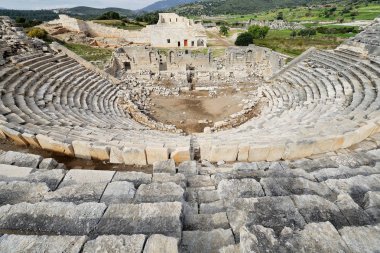 Tiyatro tarihli Hellenistik alan.-erken 1st.century Apollo-proskene 147 Ad.by Quintus Velio Titionus-2 katlı skene inşa Ad.by Polyperchon rahip yeniden. Patara-Lykia-Türkiye