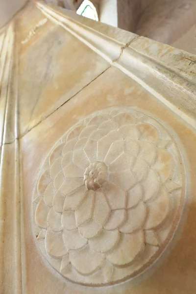 Balaustrada de mármore da escadaria minbar - Mesquita Paxá. Elmali-Turquia. 1836 — Fotografia de Stock