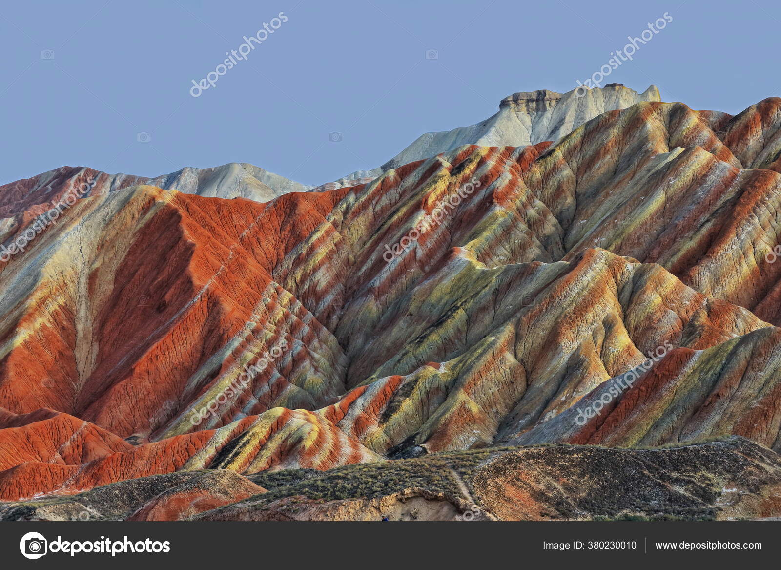 색상의 과붉은 Nnal Geological Park 지형으로 불리는 킬리언 산맥의 레인보우 — 스톡 사진 © rweisswald  #380230010, image size:1600x1167