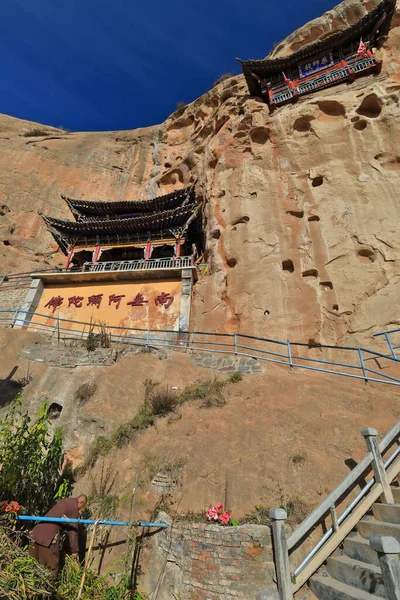 Wooden Pavilions Clinging Red Sandstone Cliff Qianfo Thousand Bhudda Buddhist — Stock Photo, Image
