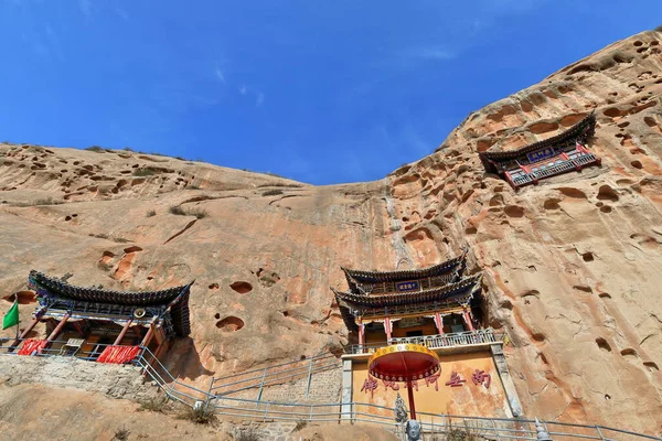 Wooden Pavilions Clinging Red Sandstone Cliff Qianfo Thousand Bhudda Buddhist — Stock Photo, Image