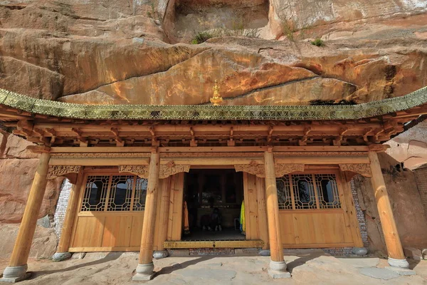 Wooden Porch Small Cave Temple Embossed Brass Cornice Gilded Lotus — Stock Photo, Image