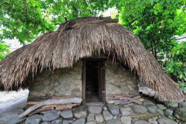 İgorotlar 'ın Bontoc halkının geleneksel bir köyünde genç kızlar için Ulog-komün duvarcılık ve thatch barakası. Dağ-Cordillera bölgesi-Luzon ada-Filipinleri.