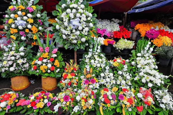 Flowers Sale Bouquets Flowerpots Flower Stand Placed Public Plaza Facing — Stock Photo, Image