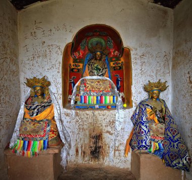 Vajrayana Budizmi 'nde, Mahayana Budizmi' nde kadın bodhisattva heykelinin yeşil Tara-Hadiravani-Syamatara heykeli, Marici ve Ekajata 'ya yardım eden bir mağara mabedi. Sunan Eyaleti-Zhangye-Gansu-Çin.