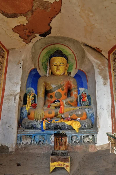 Tierra Tocando Estatua Altar Buda Templo Cueva Dentro Las Treinta — Foto de Stock