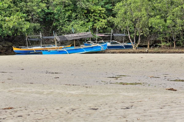 Barcos Bangka Locales Arroyo Arenoso Pantanoso Parte Posterior Sugar Beach — Foto de Stock