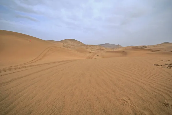 Chains Moving Stationary Sand Dunes Cover Badain Jaran Desert Some — Stock Photo, Image