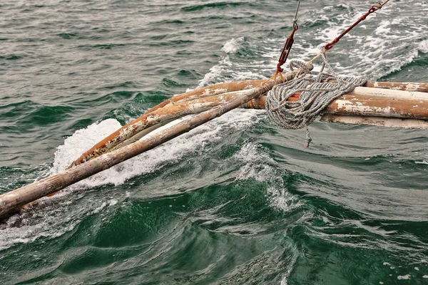 Outrigger Projetando Barco Bangka Filipino Servindo Como Flutuador Suporte Lateral — Fotografia de Stock