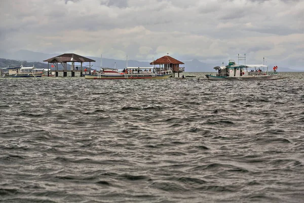 菲律宾北贝斯湾 2016年10月15日 菲律宾游客邦加水泵船坞在Manjuyod White Sand Bar Manjuyod White Sand Bar — 图库照片