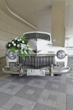 Cebu şehri, Filipinler-17 Ekim 2016: Günümüzde 1940 'ların klasik arabaları, bu DeSoto 1947 Diplomat Özel Lüks SP-15C gibi ayrım arayışındaki çiftler için şık düğün arabaları olarak çalışmaktadır.