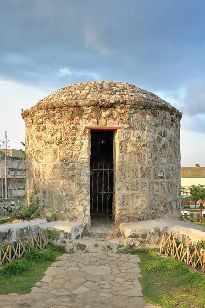 西班牙建造的三角形珊瑚石墙上的圆柱形炮塔或哨兵或Barbizan 建于公元1738年 建于今天的圣佩德罗富尔特堡 宿务市 菲律宾 — 图库照片