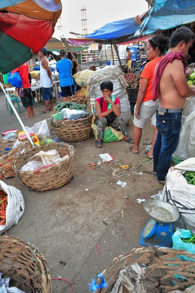 Cebu City Philippines October 2016 Filipino Vendor Sales Vegetables Carbon — Stock Photo, Image