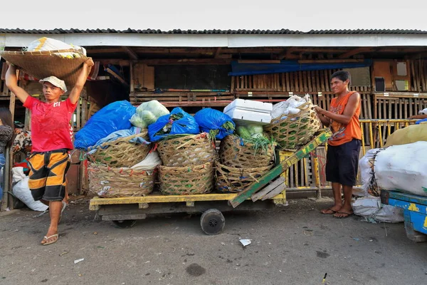 Cebu Philippines October 2016 Filipino Porters Unload Sacks Trolley Carbon — Stock Photo, Image