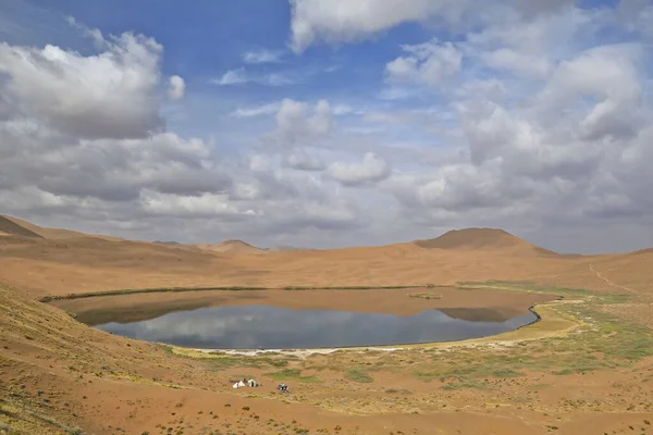 Lago Zhalate Entre Las Dunas Arena Del Desierto Badain Jaran — Foto de Stock