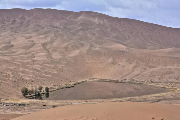 Lac Tamaying Parmi Les Dunes Sable Mouvantes Stationnaires Désert Badain — Photo