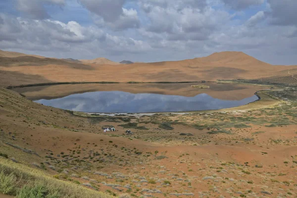 Lago Zhalate Entre Las Dunas Arena Del Desierto Badain Jaran — Foto de Stock