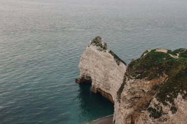 doğal cliff, Etretat, Fransa havadan görünümü