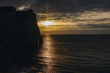 denize, Etretat, Normandy, Fransa güzel günbatımı havadan görünümü
