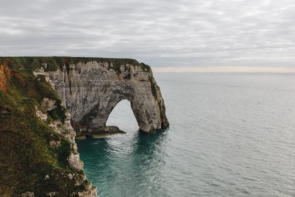 Luchtfoto Van Rotsachtige Klip Zee Etretat Normandië Frankrijk — Stockfoto