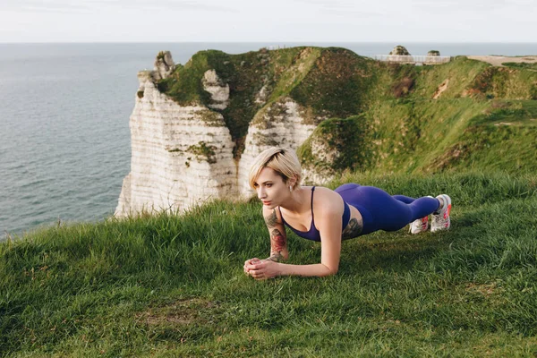 Attractive Sportswoman Stylish Sportswear Doing Plank Green Cliff Etretat France — Stock Photo, Image