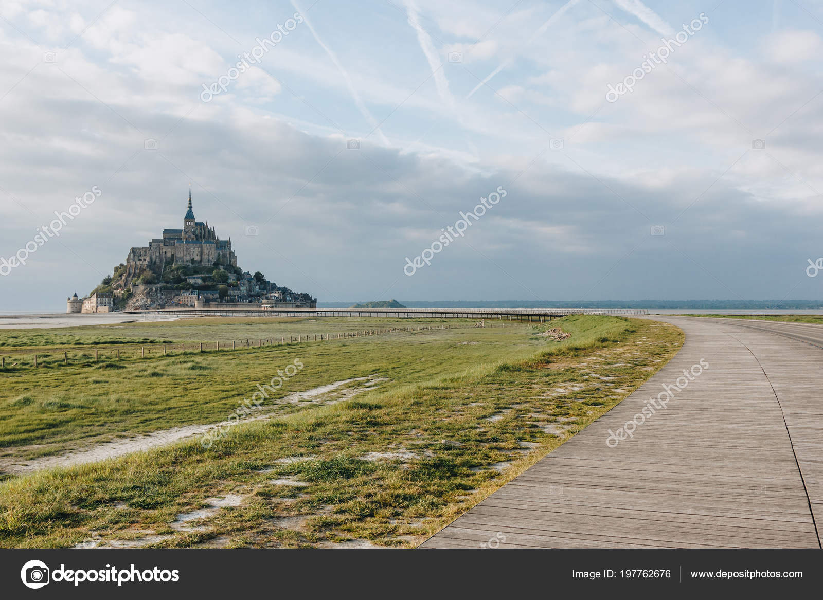 有名なモンブランの美しい景色聖ミシェルと ノルマンディーの海岸で通路フランス 無料のストック写真 C Iragirichbo