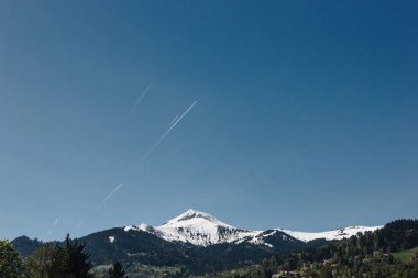 görkemli karla kaplı dağ tepe ve açık mavi gökyüzü, mont blanc, Alpler