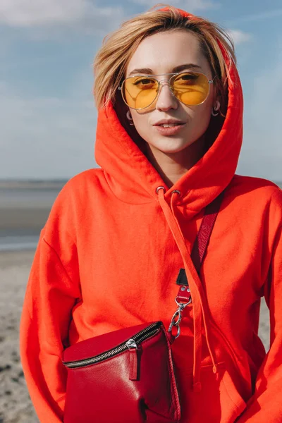 Attractive Girl Red Hoodie Beach Saint Michaels Mount France — Free Stock Photo