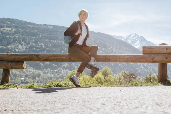 Low Angle View Girl Backpack Sitting Wooden Fence Looking Away — Stock Photo, Image