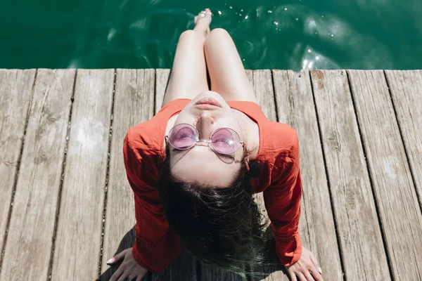 High Angle View Beautiful Girl Sunglasses Sitting Relaxing Wooden Pier — Stock Photo, Image