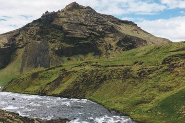 güzel Skoga nehir kanyonun İzlanda'daki doğal görünümü 