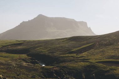 İzlanda'daki güzel dağ, yatay, doğal görünümünü 