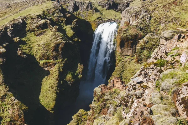 Воздушный Вид Пейзаж Рекой Скога Горы Ярко Голубым Небом Исландии — Бесплатное стоковое фото