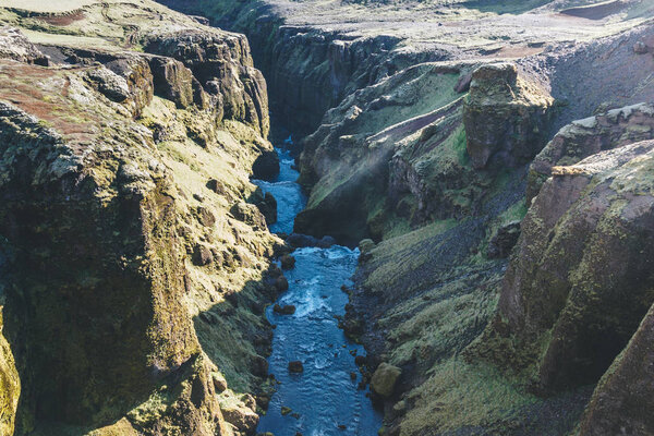 вид с воздуха на каньон реки Скога в Исландии
