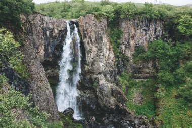 İzlanda'daki Skaftafell Milli parkta güzel şelale havadan görünümü
