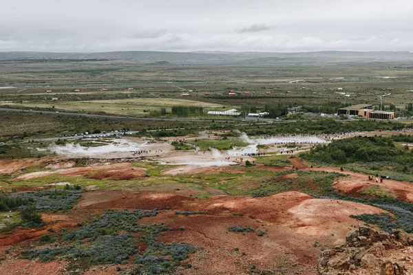 Island Juni 2018 Flygfoto Över Turister Nära Vulkaniska Ventiler Haukadalur — Stockfoto