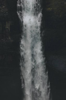 yakın çekim shot Haifoss şelale siyah, İzlanda