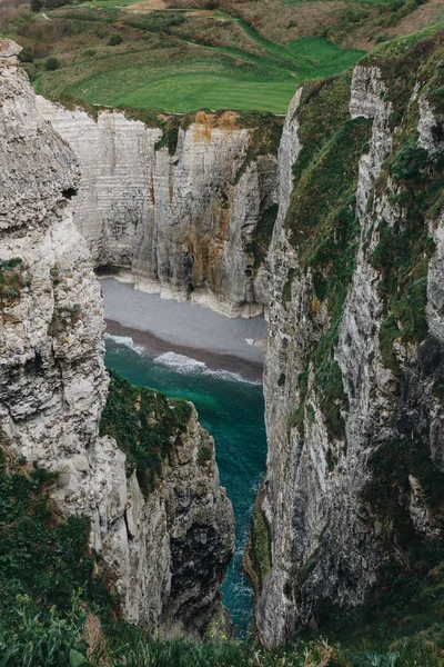 Luftaufnahme von schönen felsigen Klippen und Meer, etretat, Normandie, Frankreich — Stockfoto