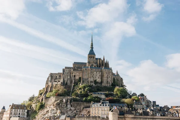 Blue sky over Saint michaels mount, Normandy, France — Stock Photo