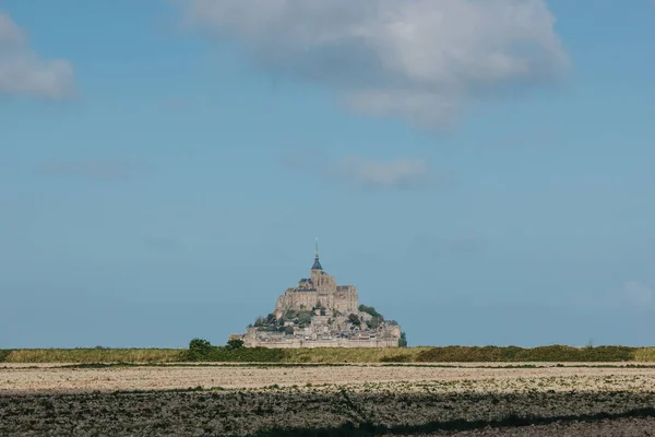 Hermosa vista de la famosa mont saint michel, normandía, Francia - foto de stock