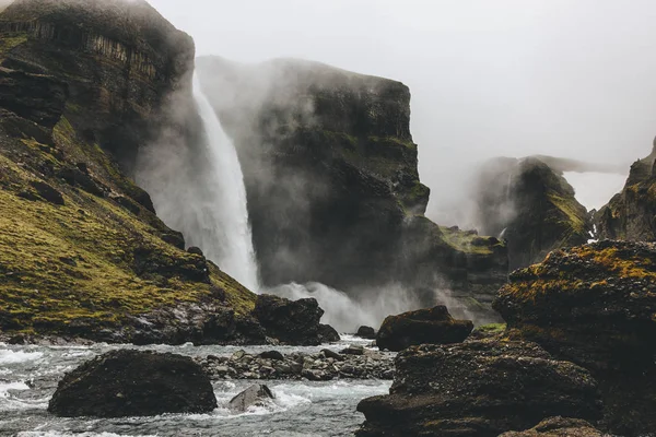 Beautiful icelandic landscape with Haifoss waterfall on misty day — Stock Photo