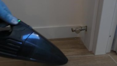 Elektrikli süpürge toz çeker