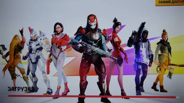 İki hafta video oyunları görüntüleri yakın çekim oynamak. Adam büyük ekran Tv ile popüler bir oyun oynar. 28 Mayıs 2019. İtalya Roma