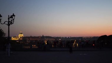 gece şehirde Villa Borghese 'de sessiz...