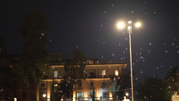 夜の街でヴィラボルゲーゼで夜の静けさ — ストック動画