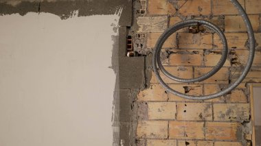 Daire tamiri, boru çekim Isıtma. Komşular sular altında