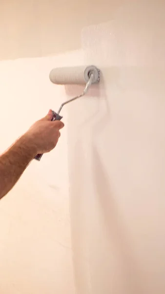 Builder Painter Paints Wall Roller — Stock Photo, Image